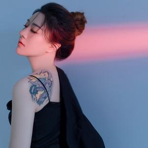 姑娘我无坚不摧头像