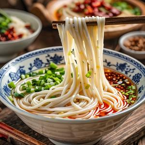 山顶练拳的健身者头像