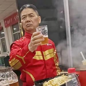 沙漠中的参天大树头像