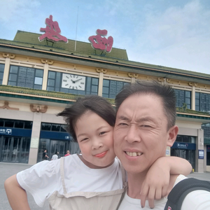 单亲爸爸小刘头像