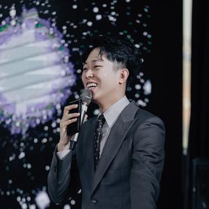益达是个婚礼主持人头像