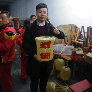 啊鹤拍龙灯头像