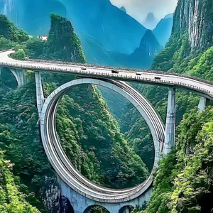 且旦呈舌头像