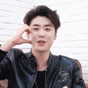 撕书人头像