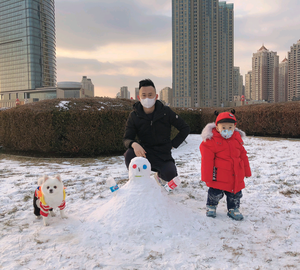 饲养员与两只小神兽头像