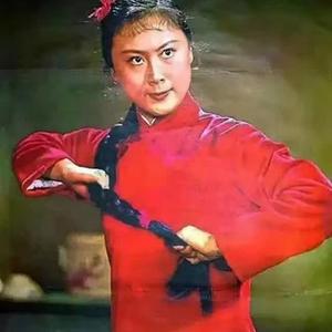 董亮斗头像