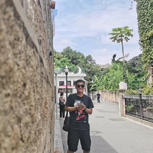 一口亲死小可爱头像