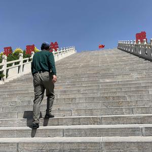 愚大爷吃着玩儿头像