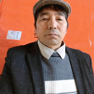 信阳装修木工老成头像