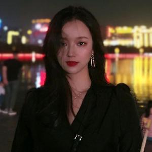 周文倩45头像