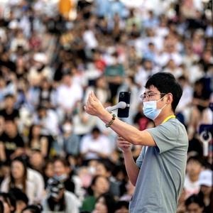 潍坊华仔头像