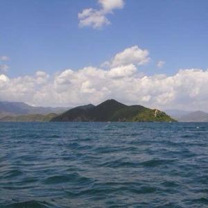 湖边欣然观湖色头像
