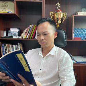 霖杨小李哥头像