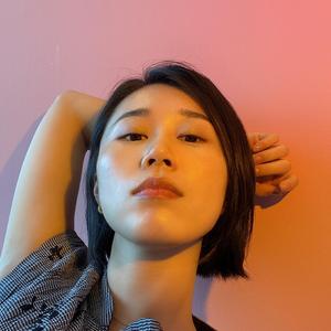 momo小姐爱和平头像