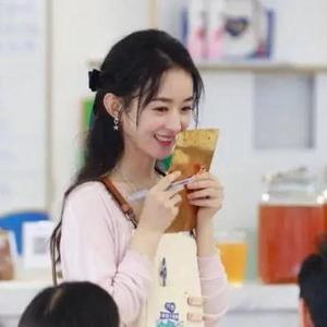 八卦的草莓头像