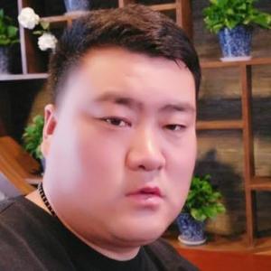 山西小磊头像