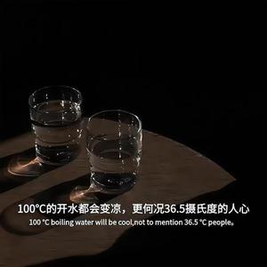 草地悠闲躺卧头像