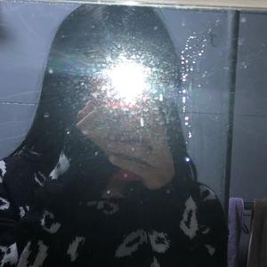 sickgirl桃头像
