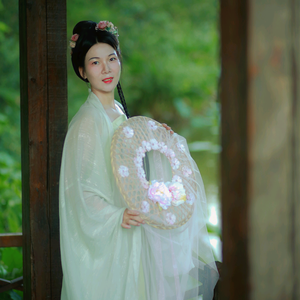 @秦霄贤头像