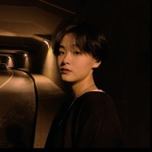 超短发女生小王头像